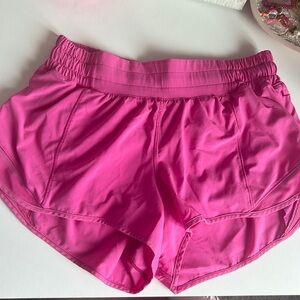Lululemon Hotty Hot 2.5in shorts- Size 6